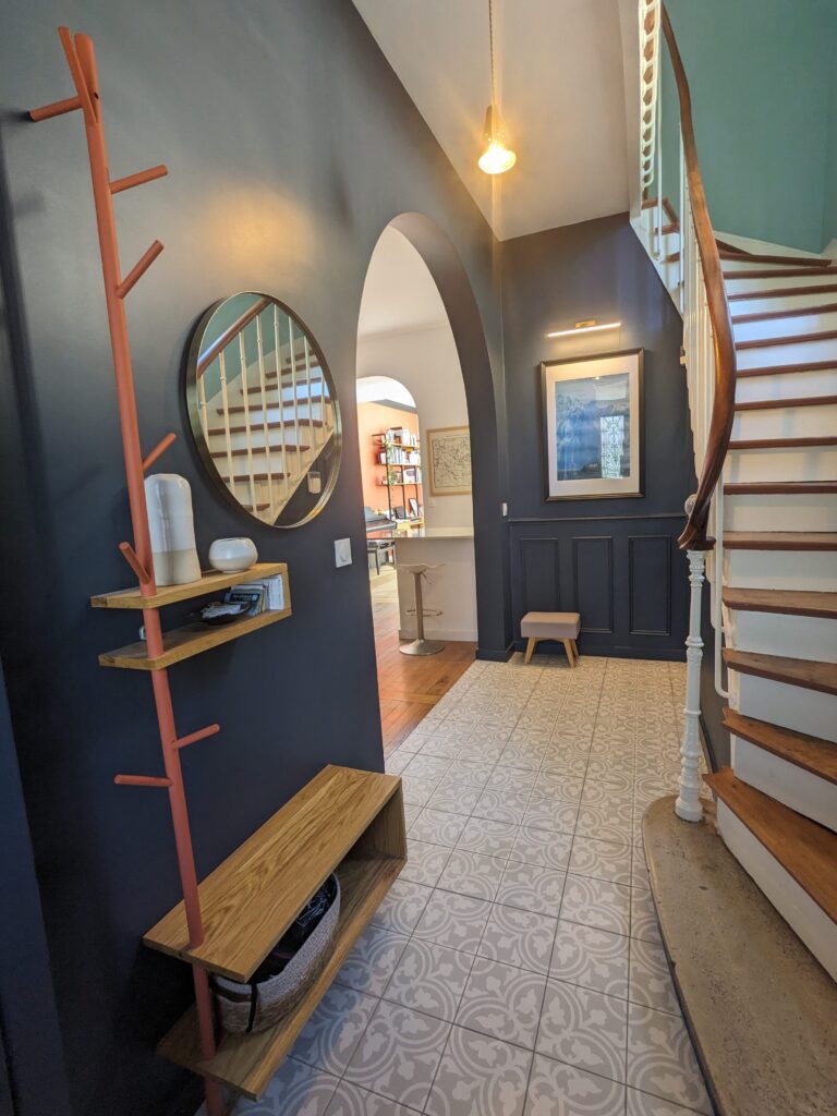 House renovation in Nogent-sur-Marne - Dark blue hallway