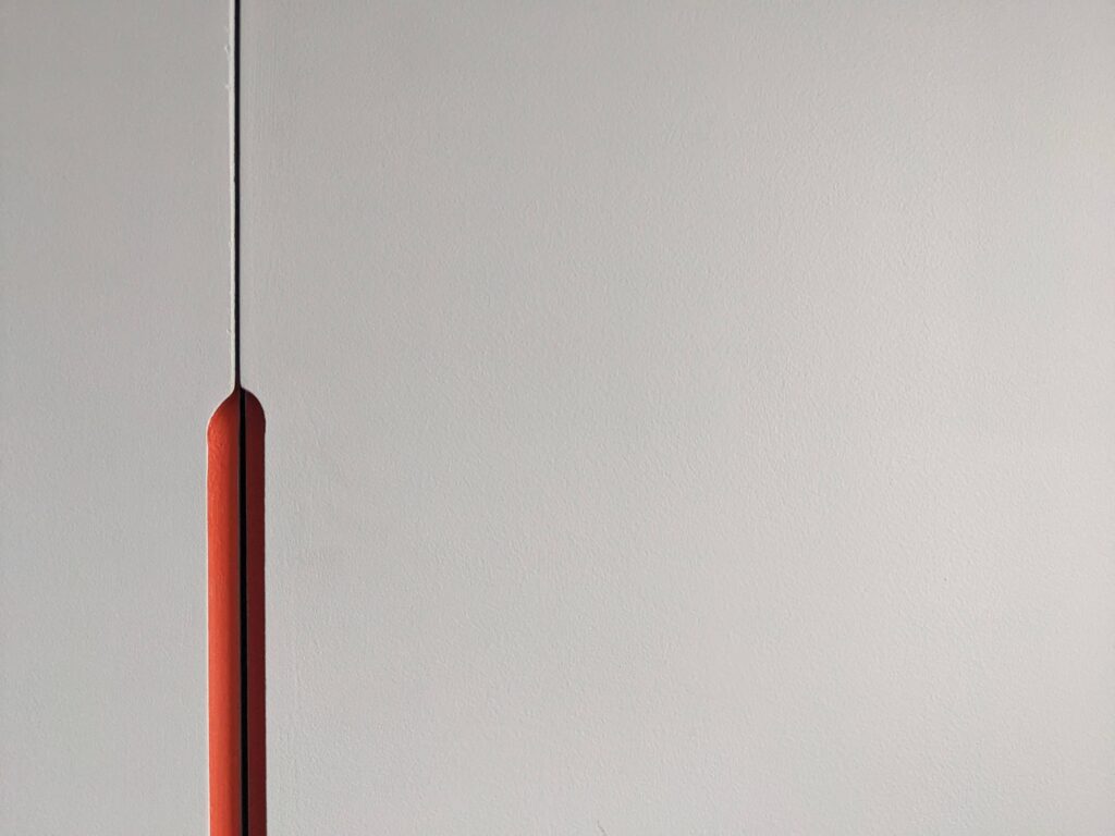 Détail de finition de la porte de placard